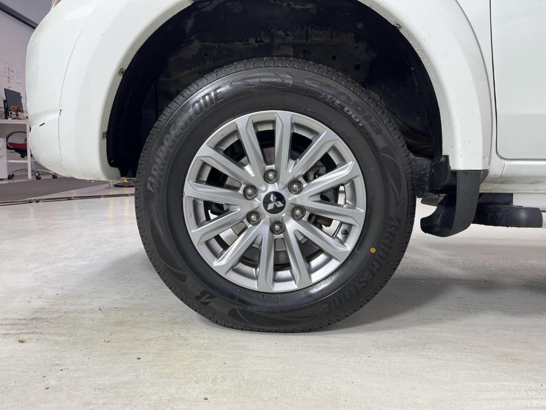 Photo '10' of Mitsubishi Triton