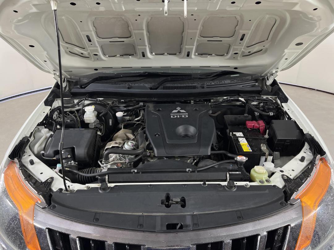 Photo '13' of Mitsubishi Triton