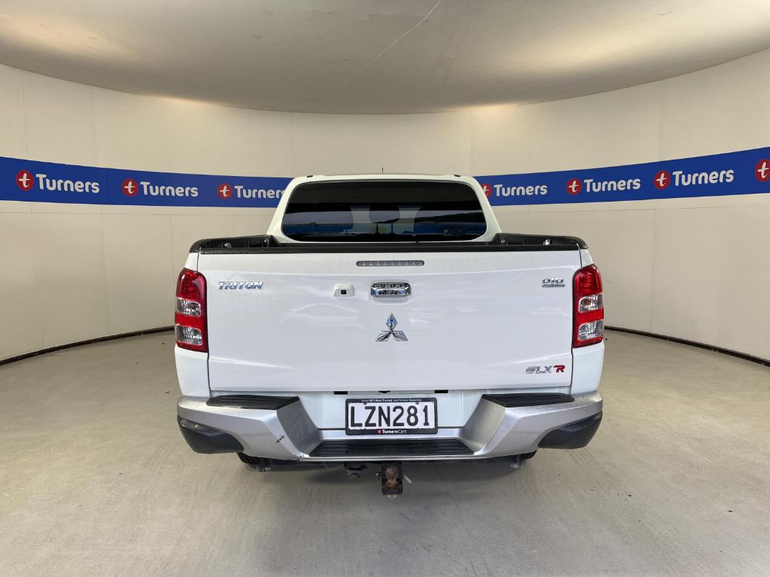 Photo '6' of Mitsubishi Triton