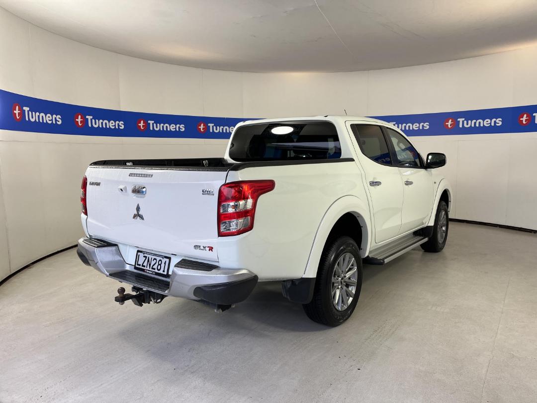 Photo '7' of Mitsubishi Triton