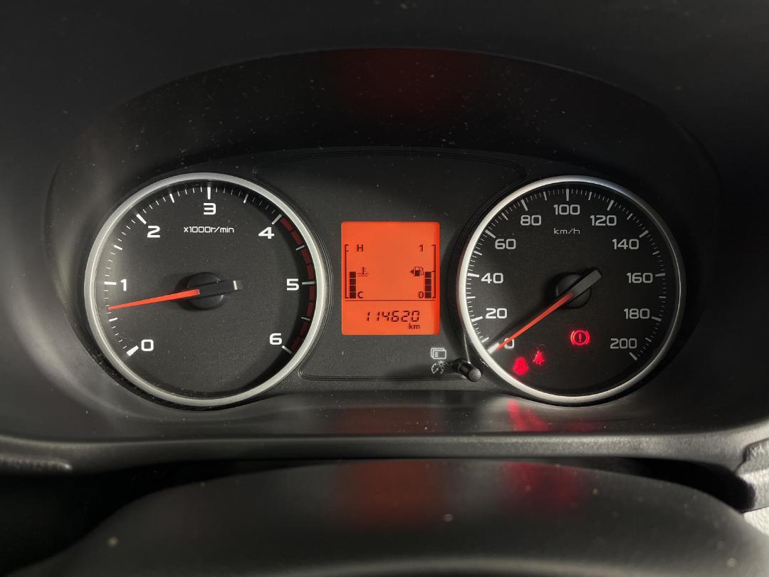 Photo '21' of Mitsubishi Triton