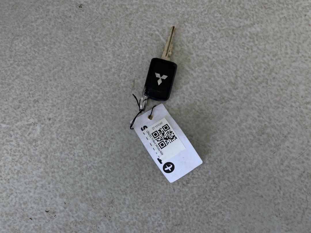 Photo '22' of Mitsubishi Triton