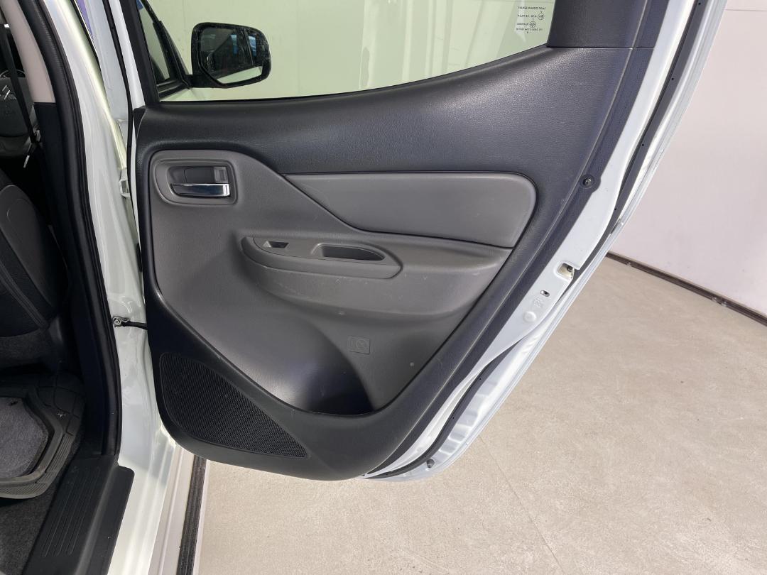 Photo '19' of Mitsubishi Triton