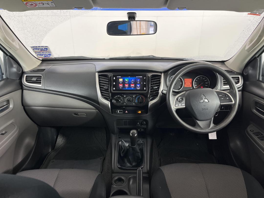 Photo '17' of Mitsubishi Triton