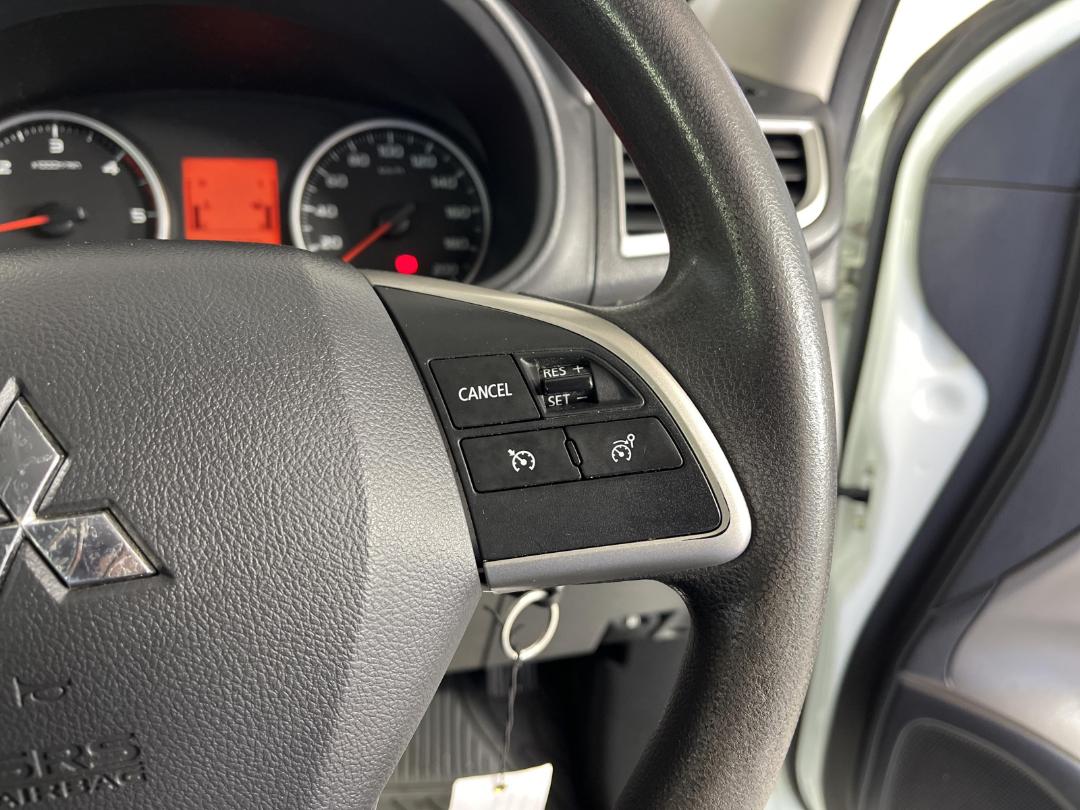 Photo '28' of Mitsubishi Triton