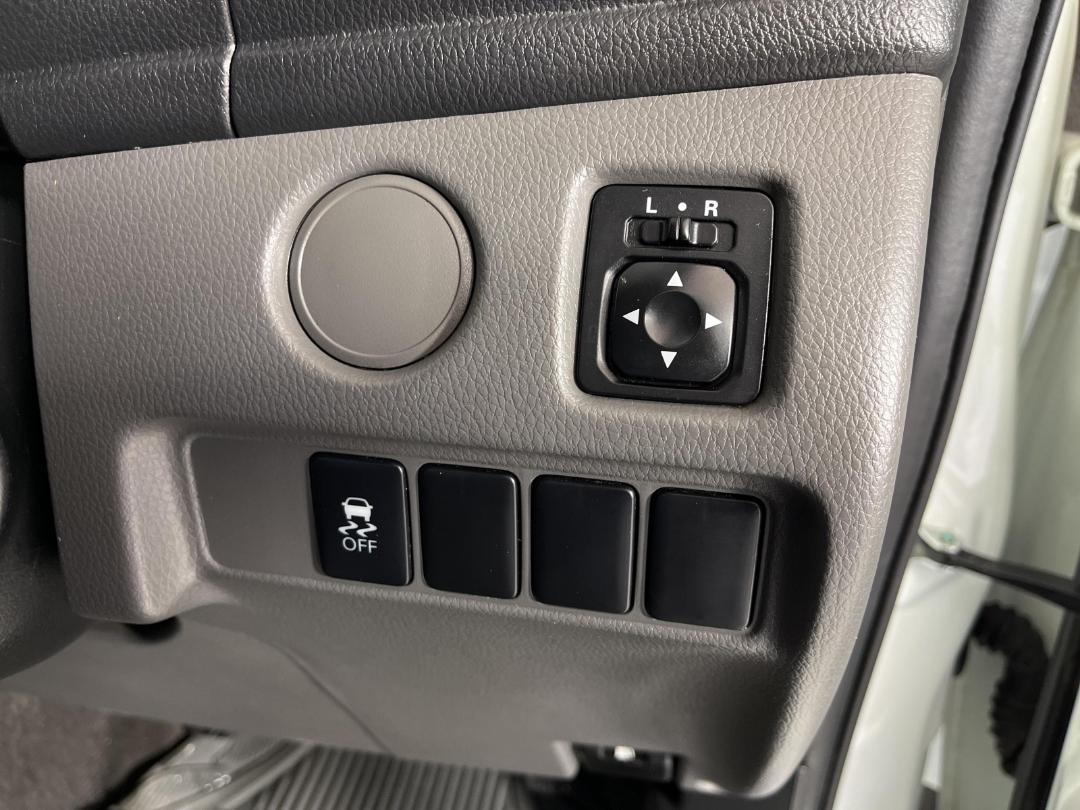 Photo '27' of Mitsubishi Triton