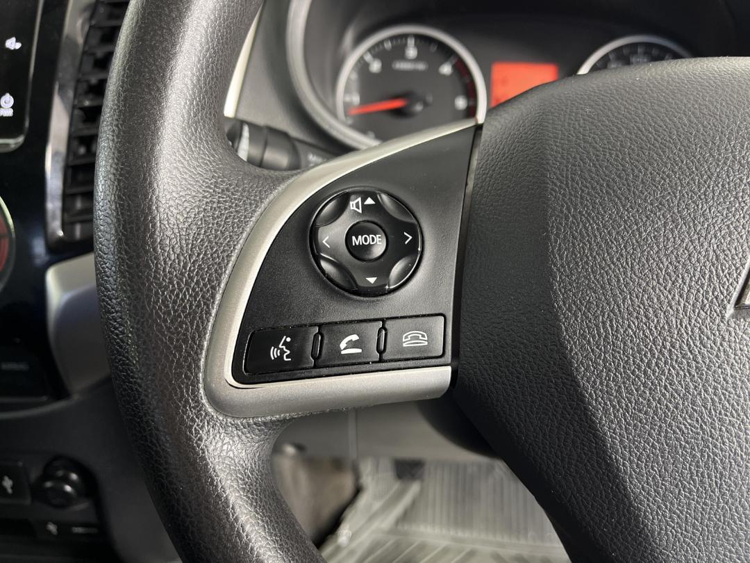 Photo '29' of Mitsubishi Triton