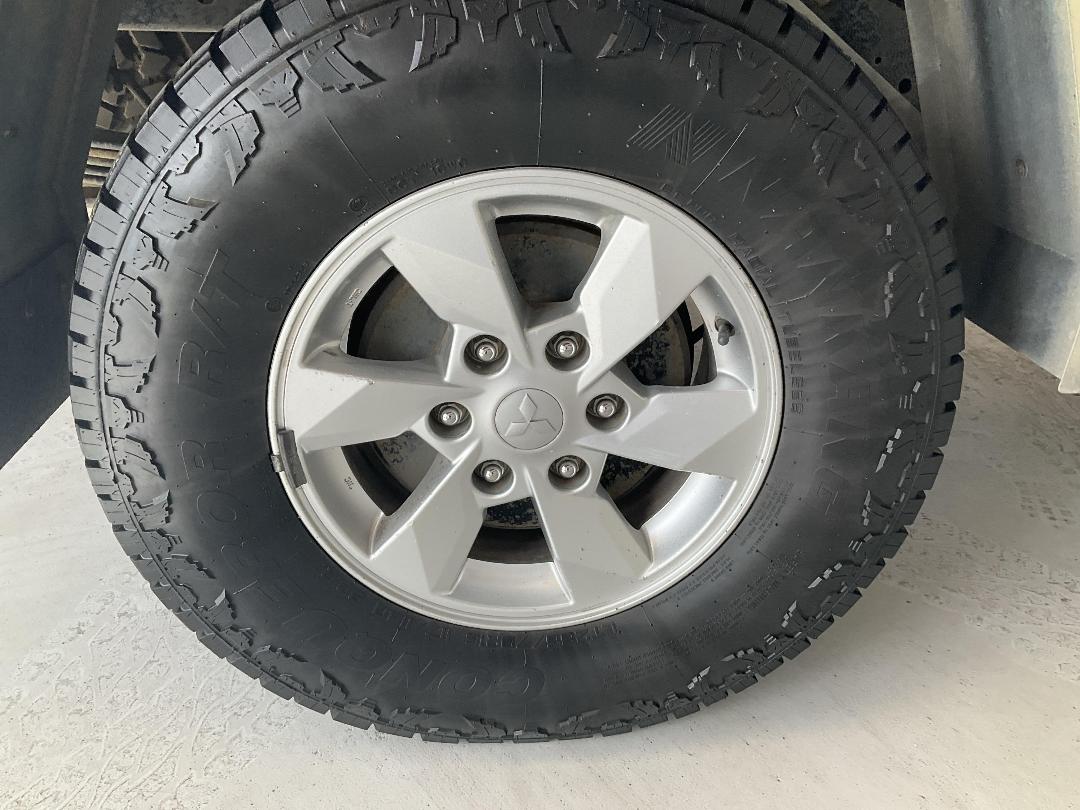 Photo '12' of Mitsubishi Triton