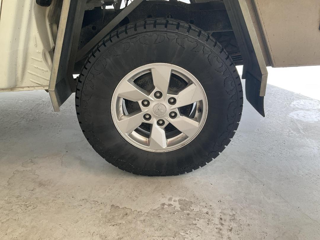 Photo '11' of Mitsubishi Triton