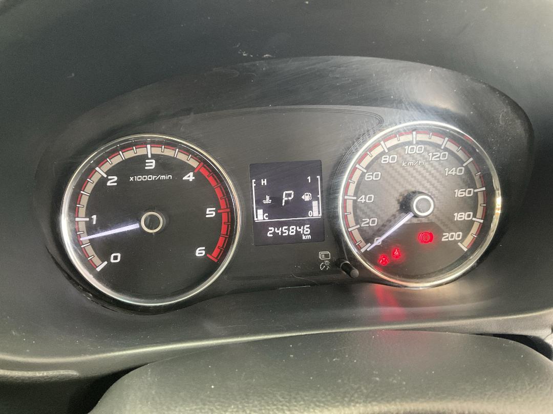 Photo '21' of Mitsubishi Triton