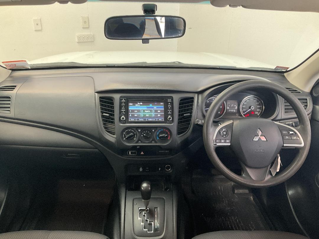 Photo '17' of Mitsubishi Triton