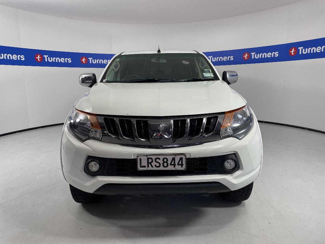 Photo '2' of Mitsubishi Triton