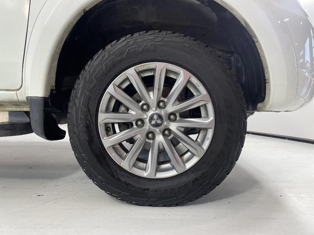 Photo '9' of Mitsubishi Triton