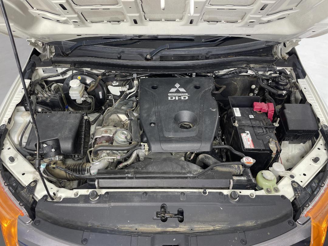 Photo '13' of Mitsubishi Triton