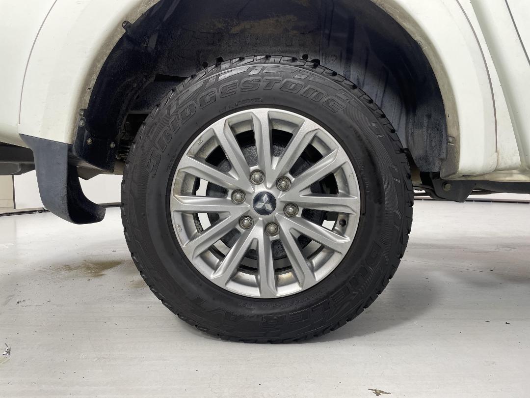 Photo '12' of Mitsubishi Triton