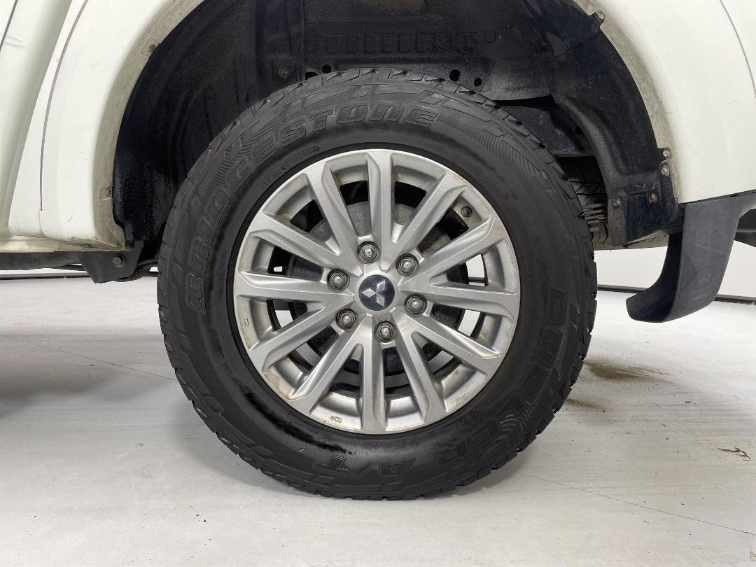 Photo '11' of Mitsubishi Triton