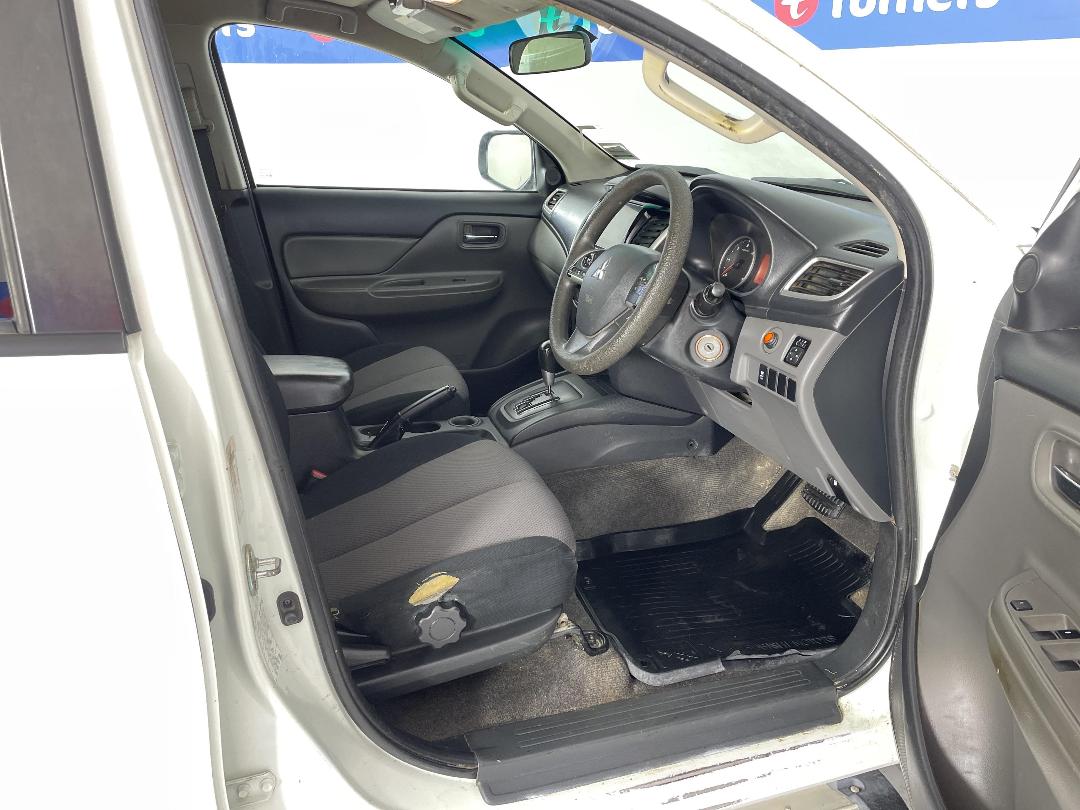 Photo '16' of Mitsubishi Triton