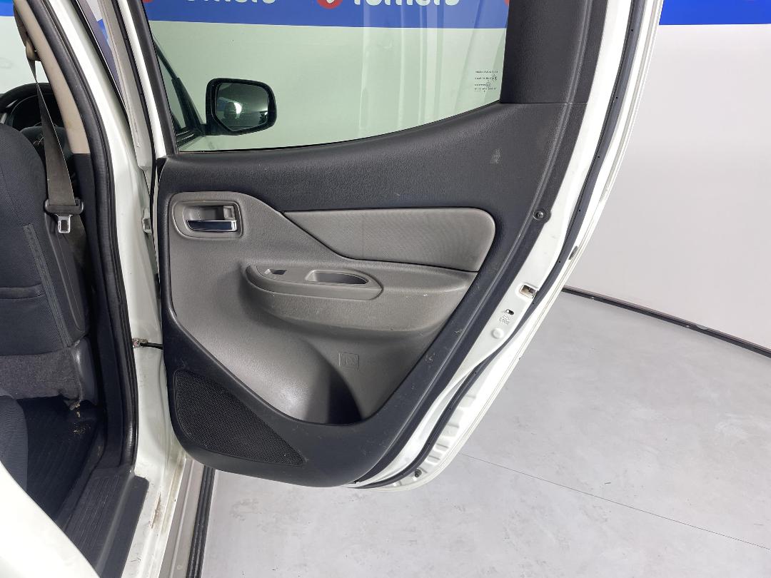 Photo '19' of Mitsubishi Triton