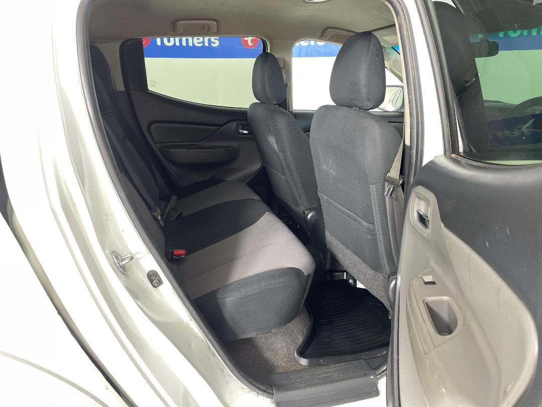 Photo '20' of Mitsubishi Triton