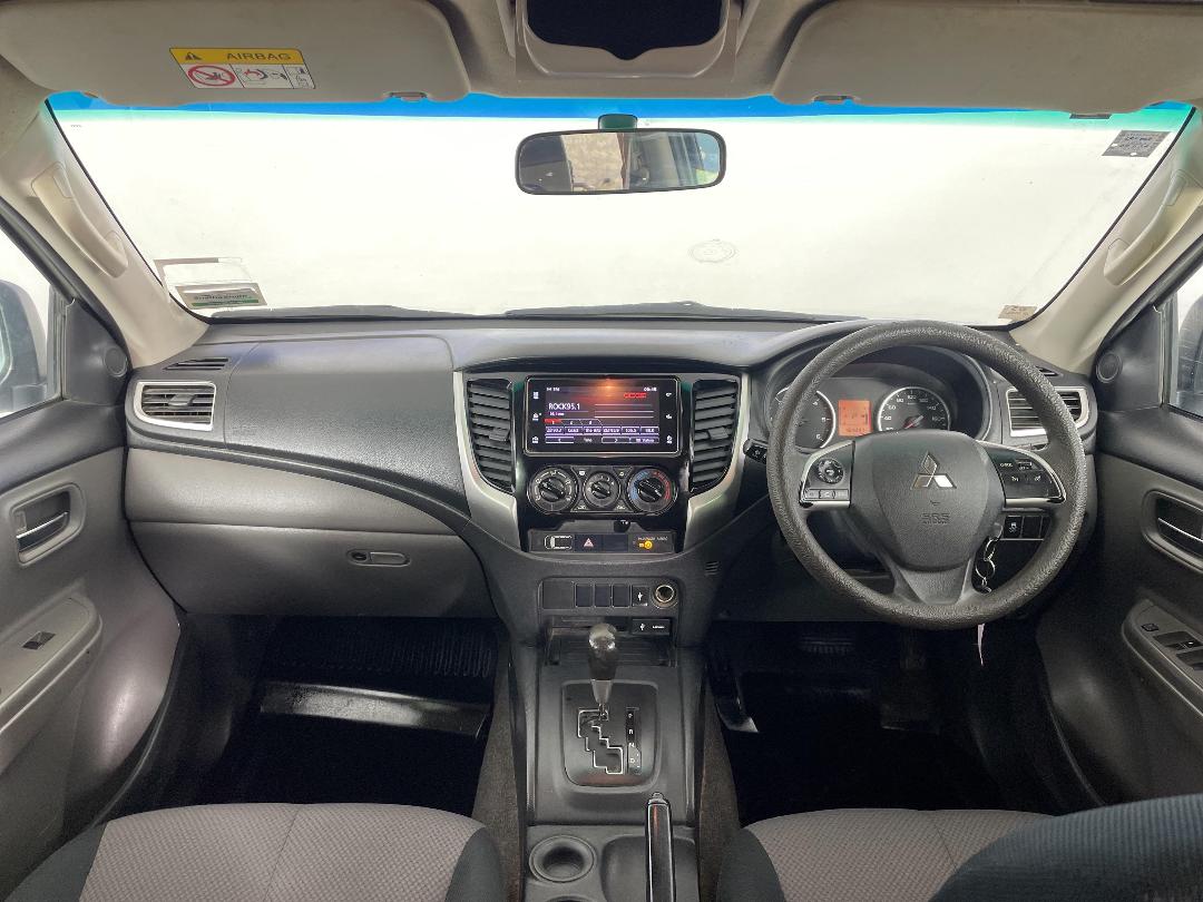 Photo '17' of Mitsubishi Triton