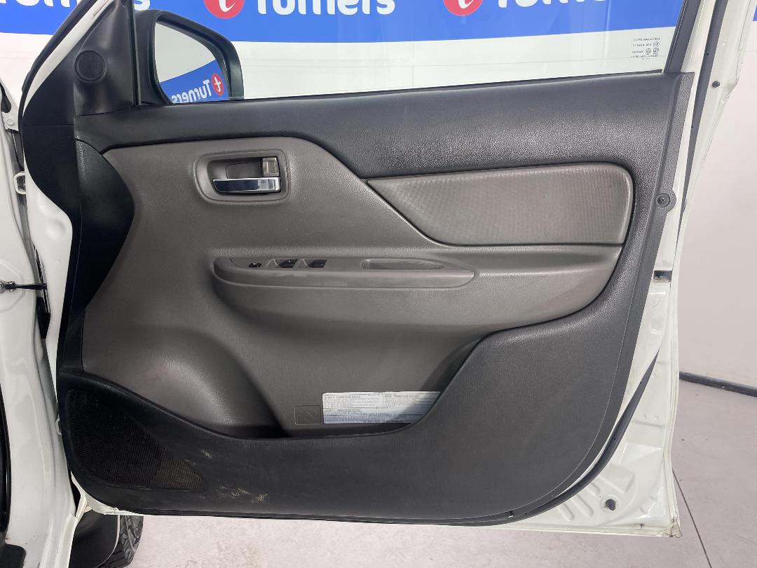 Photo '15' of Mitsubishi Triton Photo '15' of Mitsubishi Triton