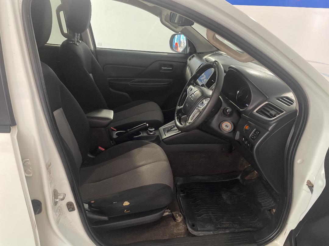 Photo '16' of Mitsubishi Triton Photo '16' of Mitsubishi Triton