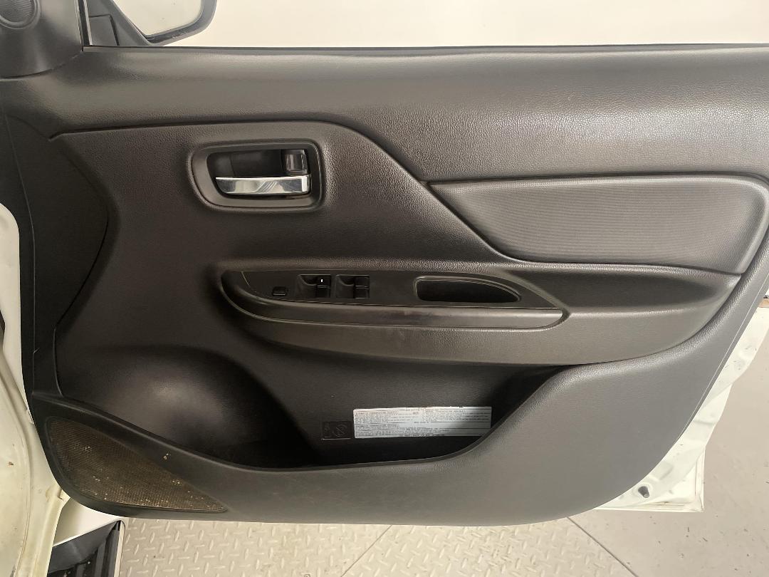 Photo '15' of Mitsubishi Triton Photo '15' of Mitsubishi Triton