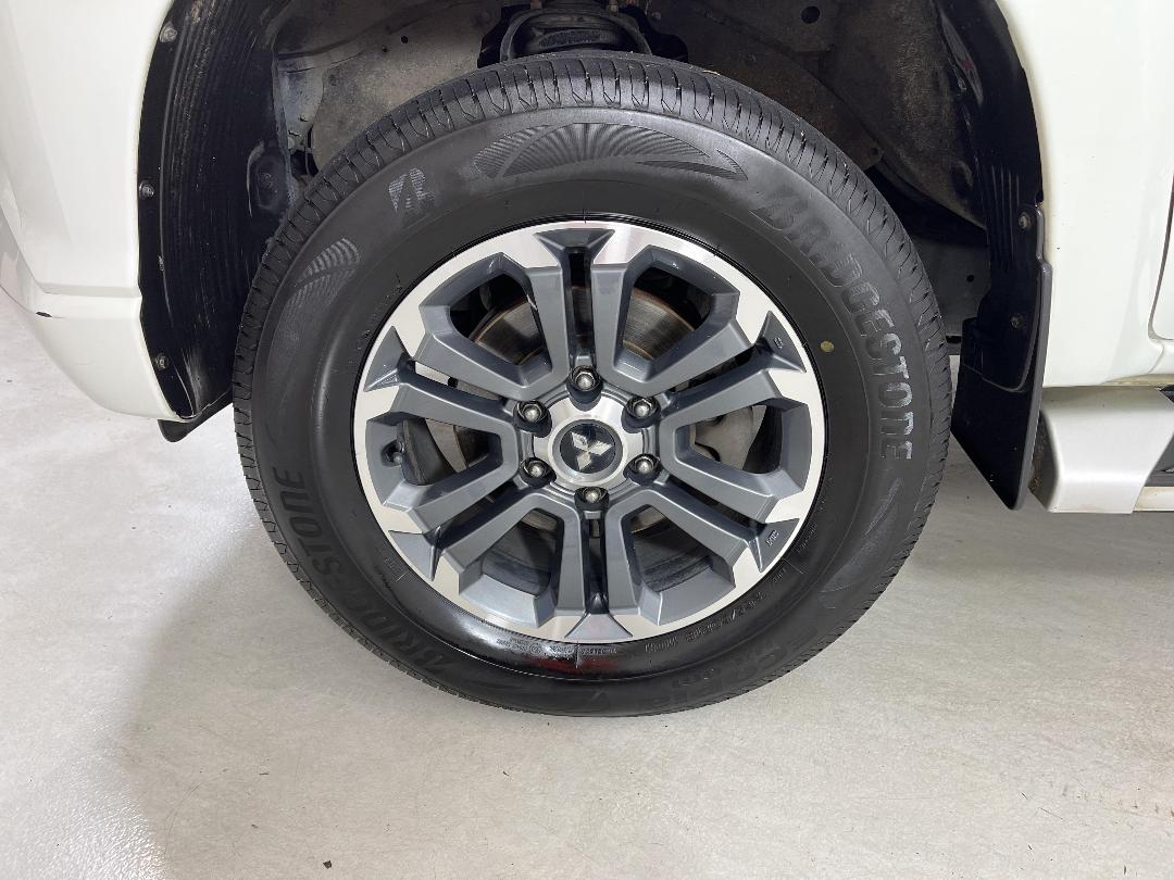 Photo '10' of Mitsubishi Triton