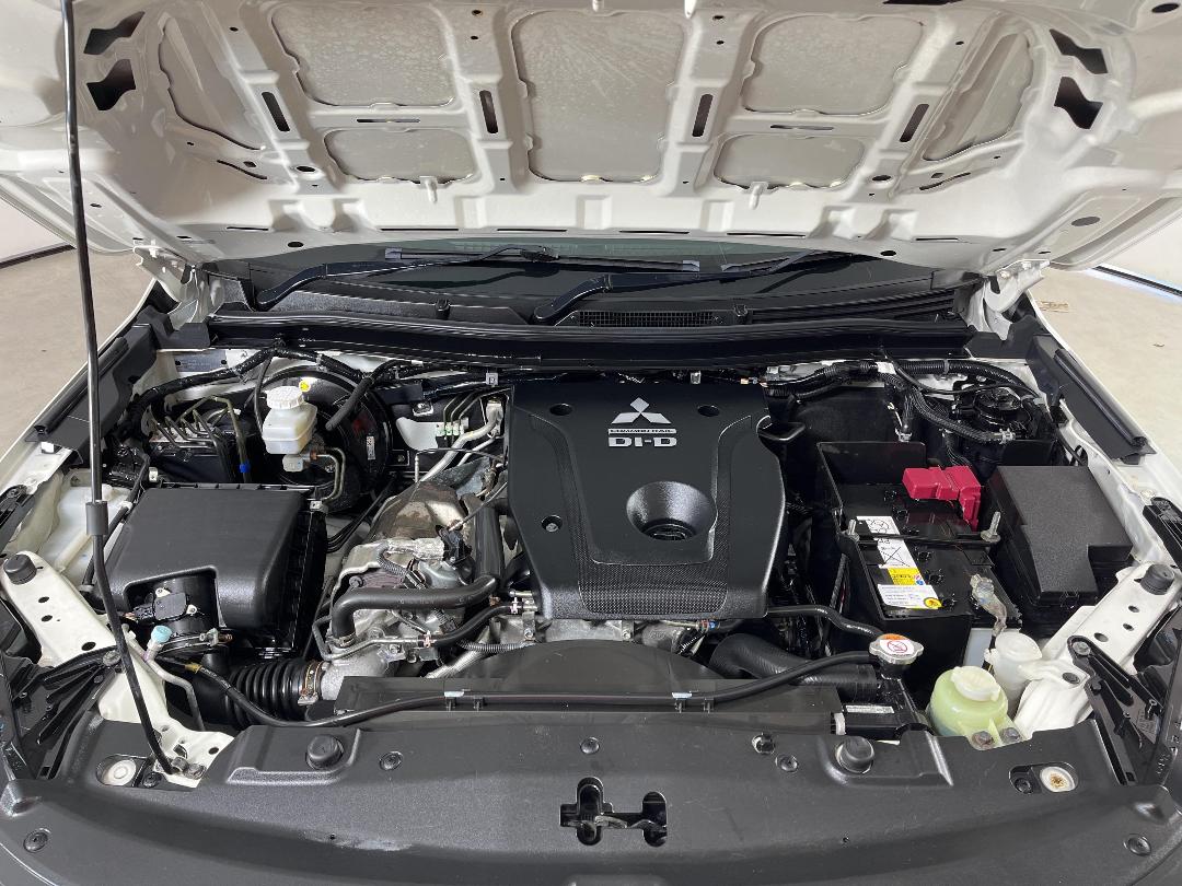 Photo '13' of Mitsubishi Triton