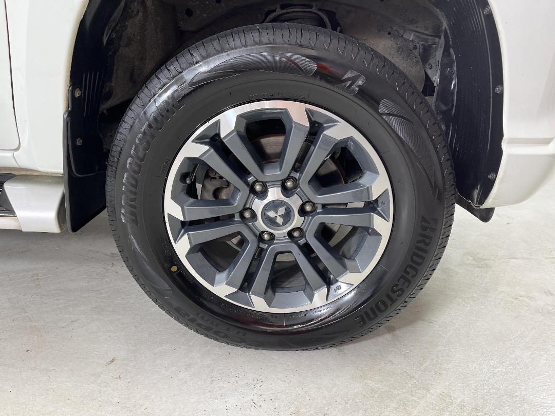 Photo '9' of Mitsubishi Triton