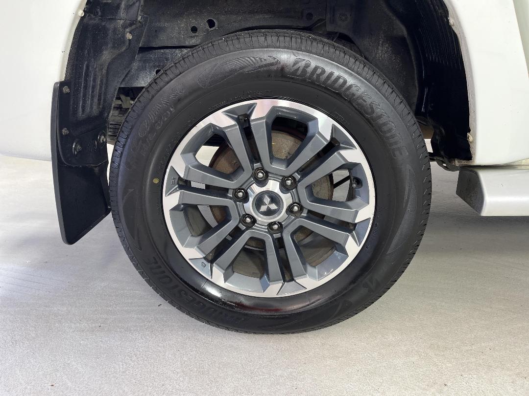 Photo '12' of Mitsubishi Triton