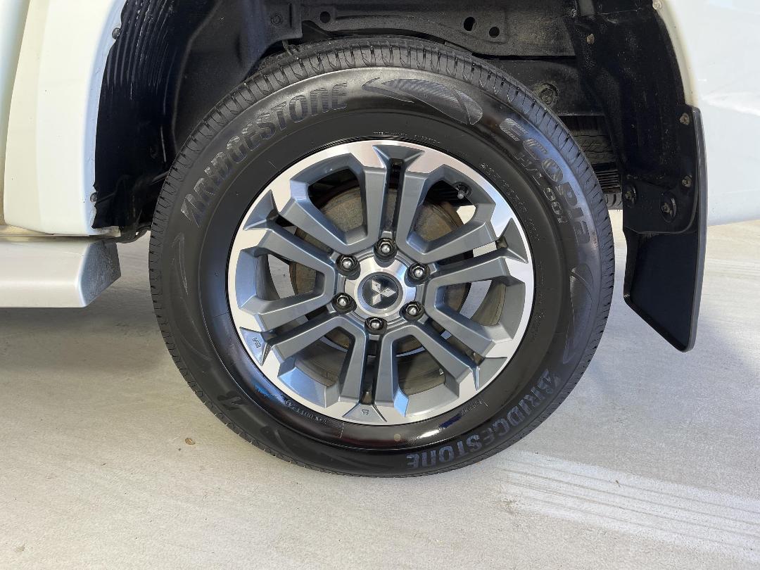 Photo '11' of Mitsubishi Triton