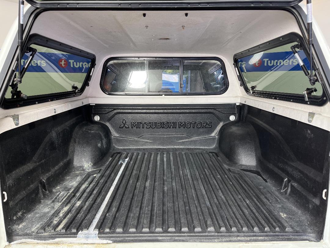 Photo '14' of Mitsubishi Triton