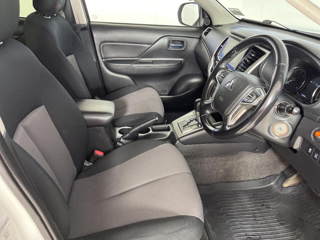 Photo '16' of Mitsubishi Triton