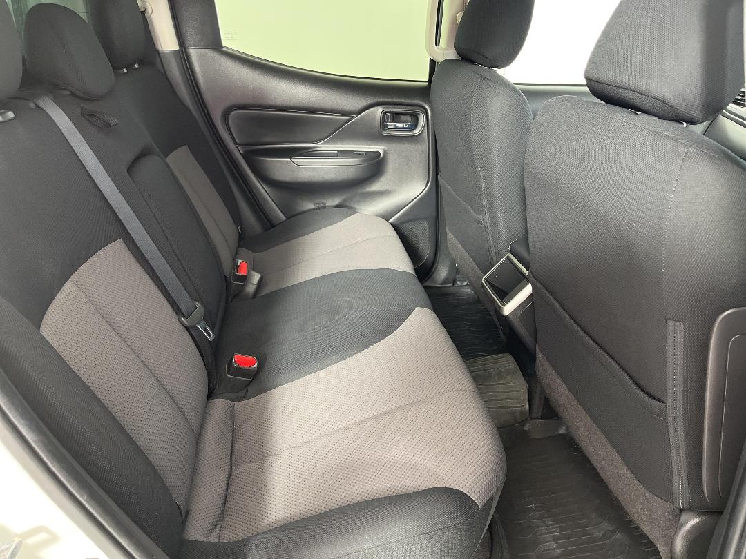 Photo '20' of Mitsubishi Triton