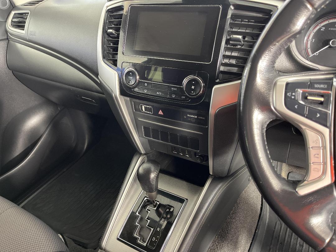 Photo '18' of Mitsubishi Triton