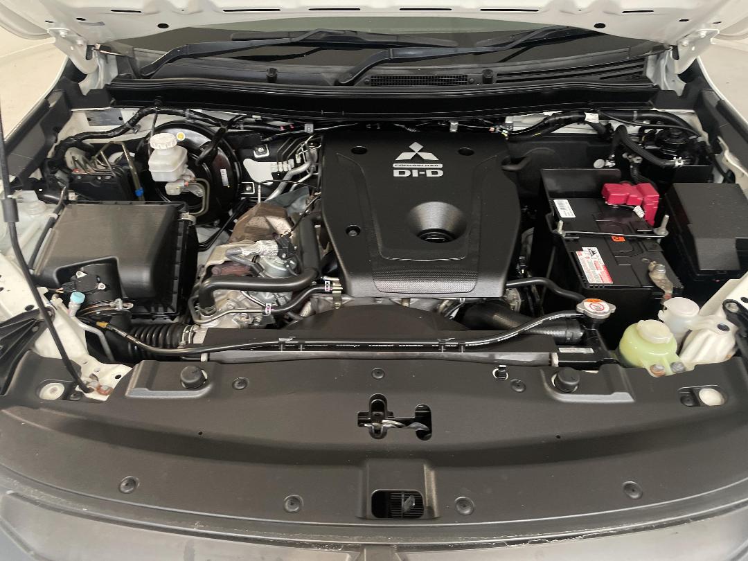 Photo '13' of Mitsubishi Triton