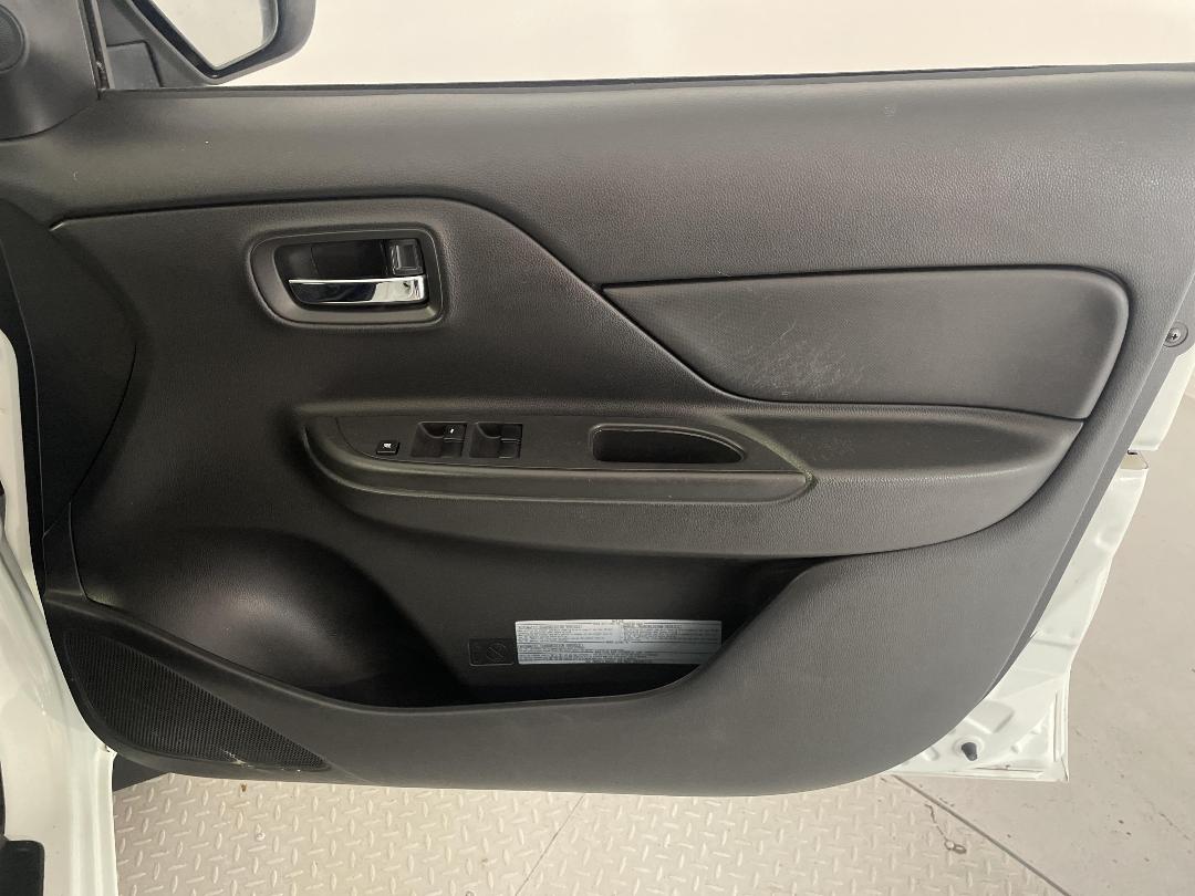 Photo '15' of Mitsubishi Triton