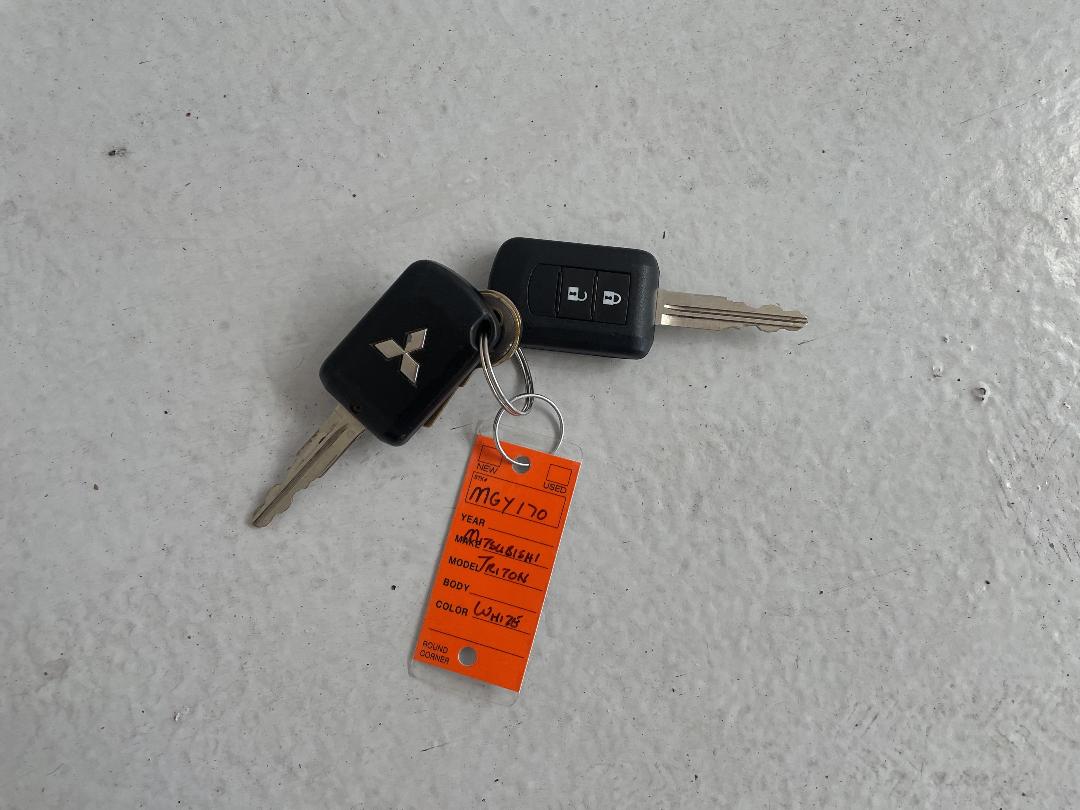 Photo '22' of Mitsubishi Triton