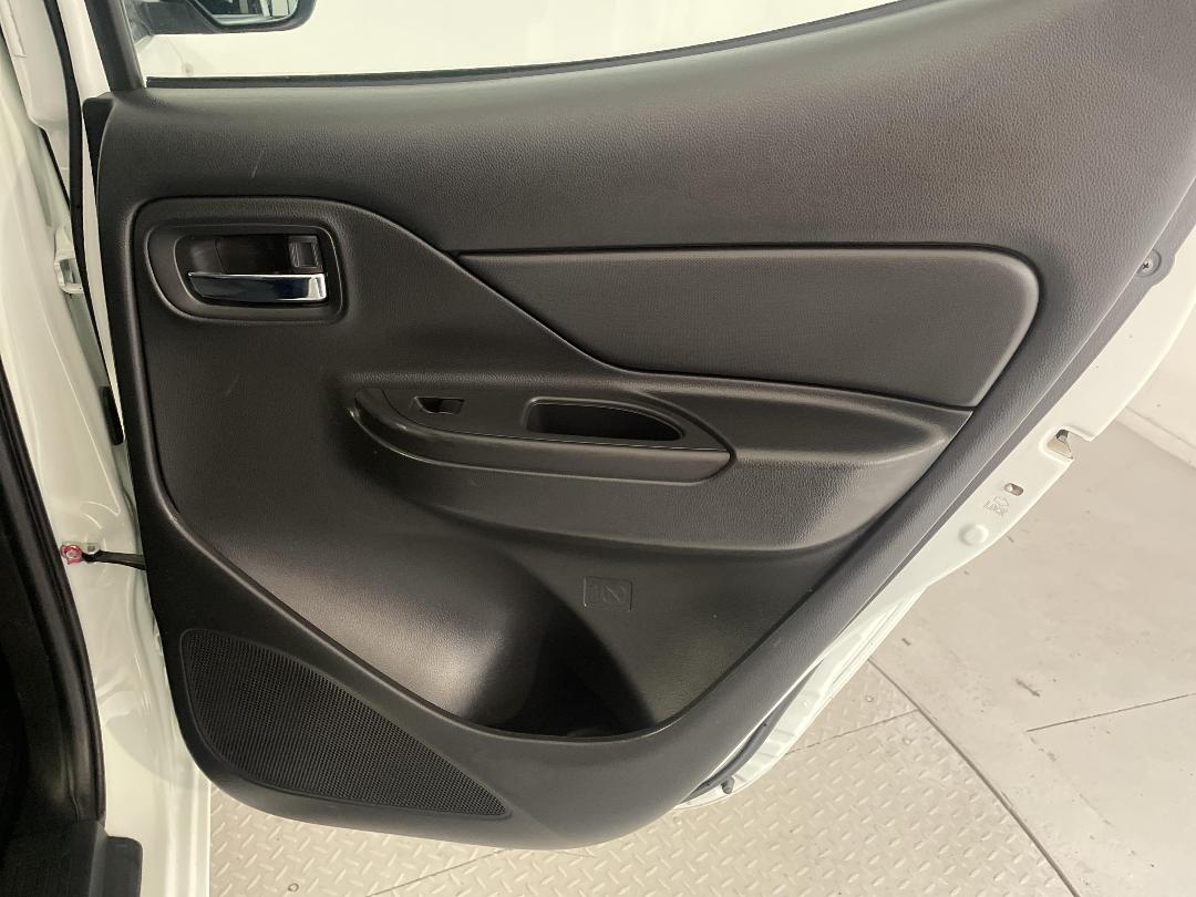 Photo '19' of Mitsubishi Triton