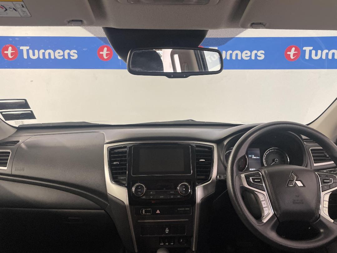 Photo '17' of Mitsubishi Triton