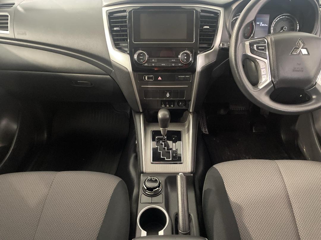 Photo '18' of Mitsubishi Triton