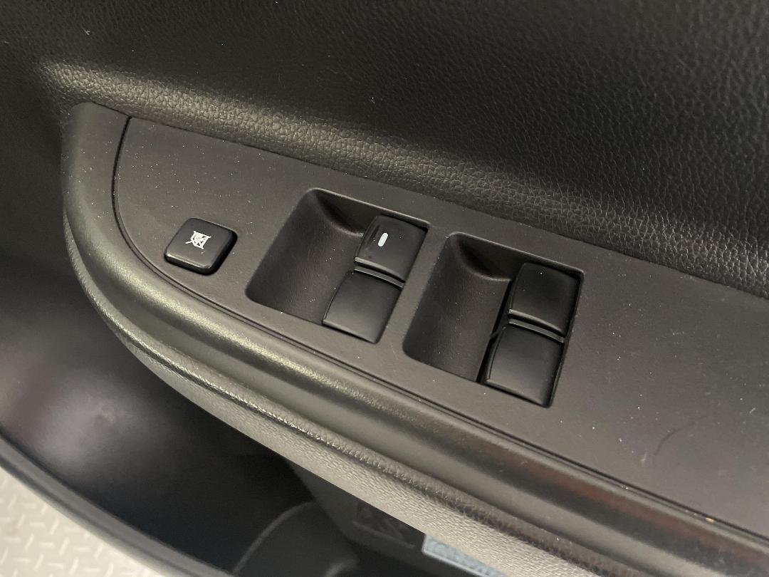 Photo '24' of Mitsubishi Triton