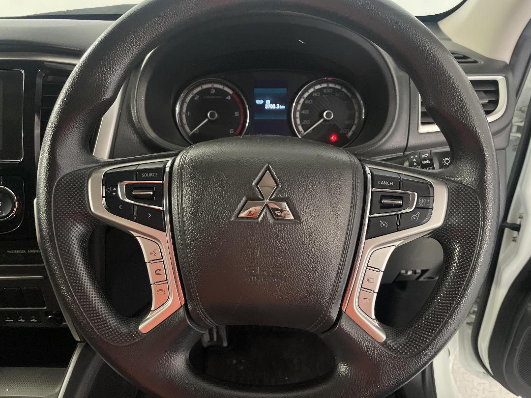 Photo '28' of Mitsubishi Triton