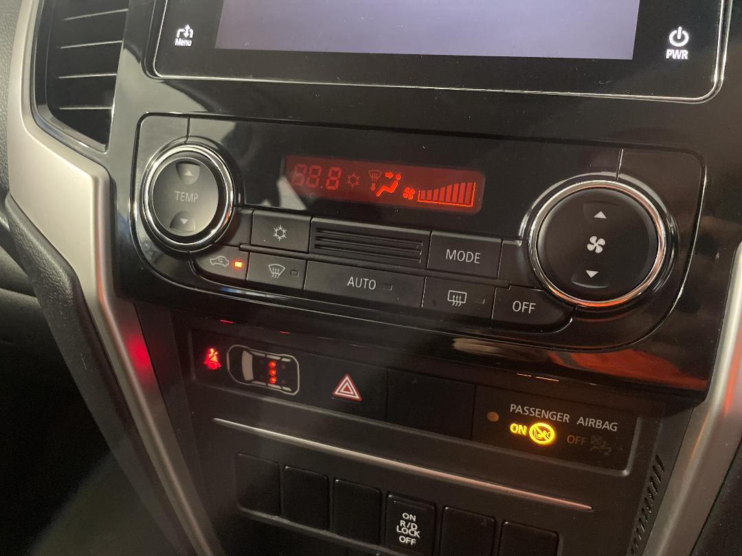 Photo '31' of Mitsubishi Triton