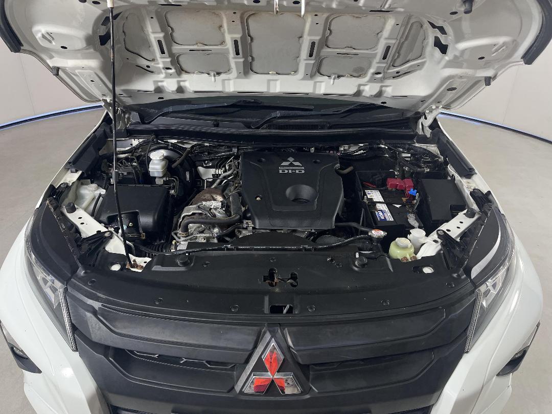 Photo '13' of Mitsubishi Triton