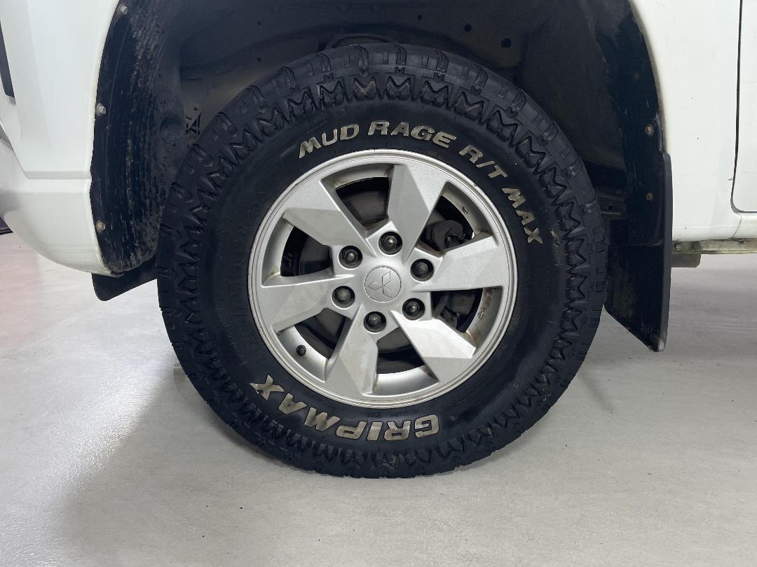 Photo '10' of Mitsubishi Triton