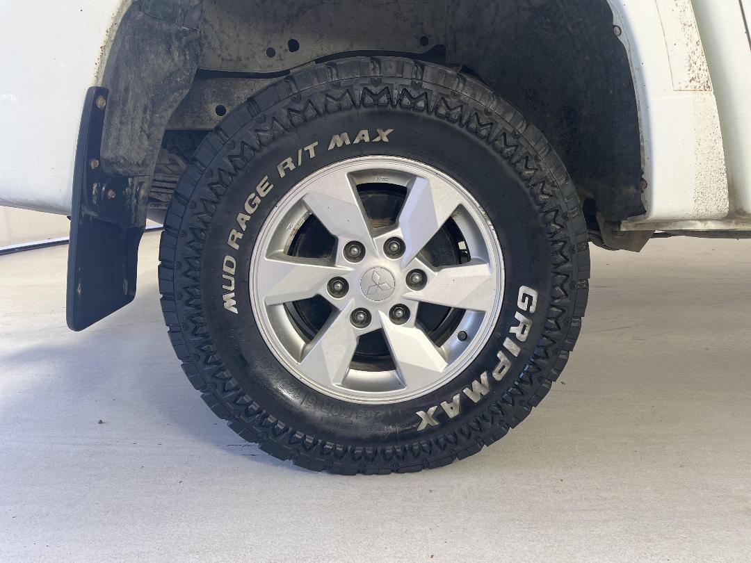 Photo '12' of Mitsubishi Triton