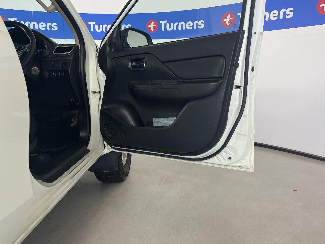 Photo '15' of Mitsubishi Triton