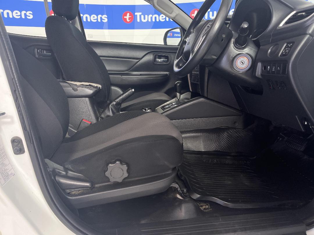 Photo '16' of Mitsubishi Triton